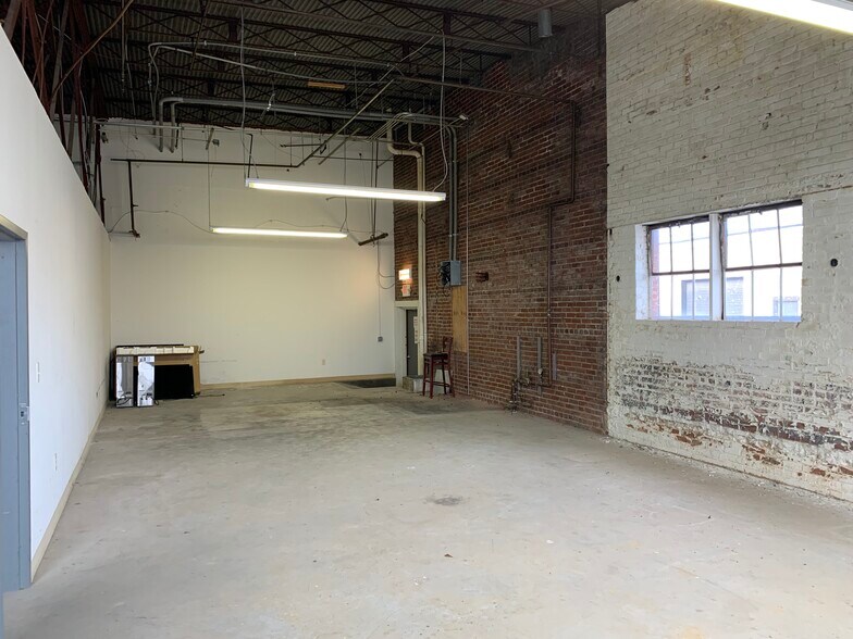 311 Jesse Jewell Pky, Gainesville, GA à louer - Photo intérieure - Image 3 de 9