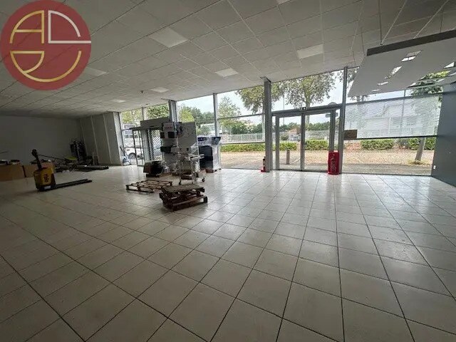 Retail in Toulouse for lease - Interior Photo - Image 2 of 7