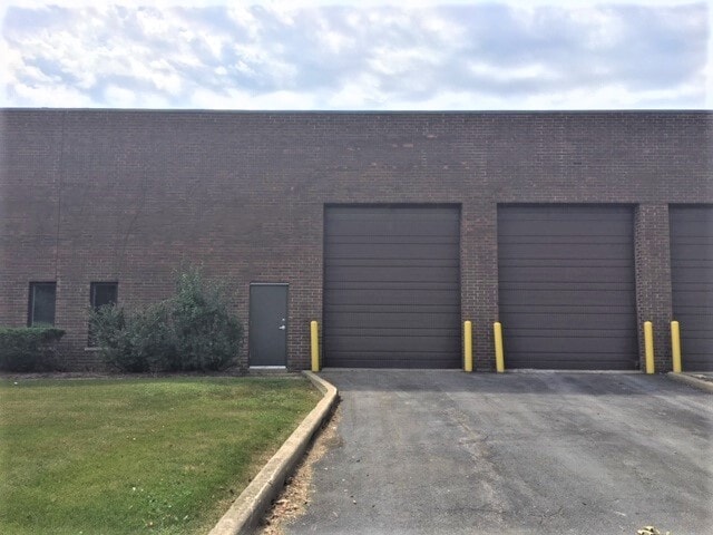 605-617 Church Rd, Elgin, IL for lease - Building Photo - Image 2 of 5