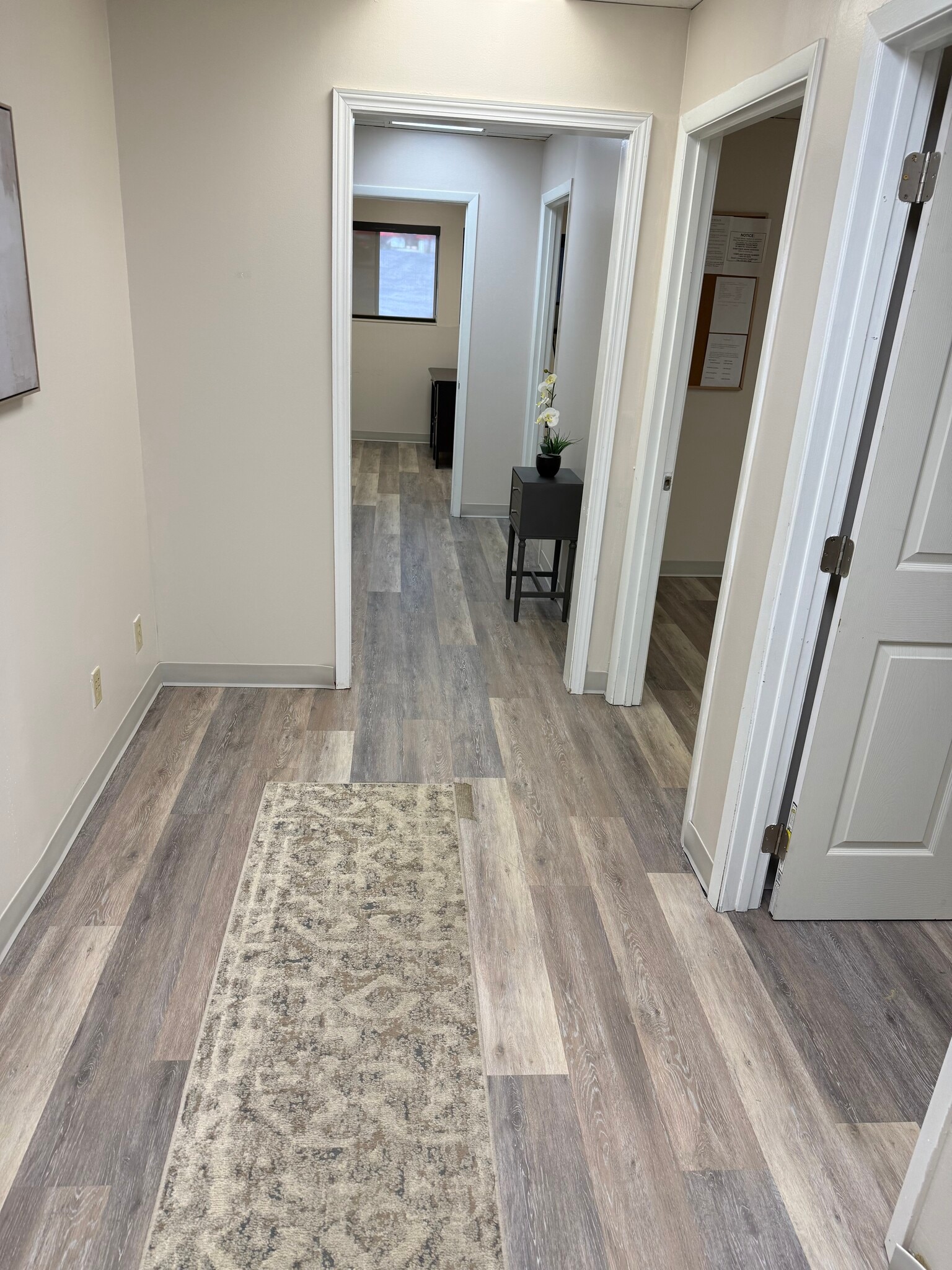 6906 Kingston Pike, Knoxville, TN for lease Interior Photo- Image 1 of 7