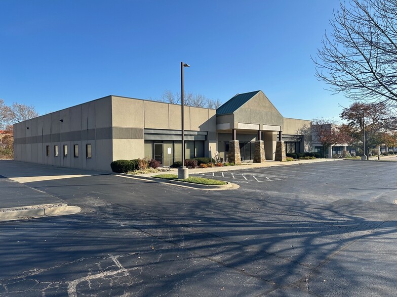 12603 Hemlock St, Overland Park, KS for lease - Building Photo - Image 3 of 11