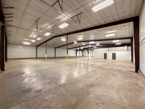 152 9th ave, Broken Bow, NE for lease Interior Photo- Image 2 of 8