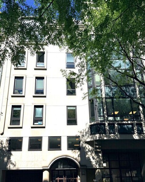 25 Rue De Maubeuge, Paris à vendre - Photo du bâtiment - Image 1 de 15