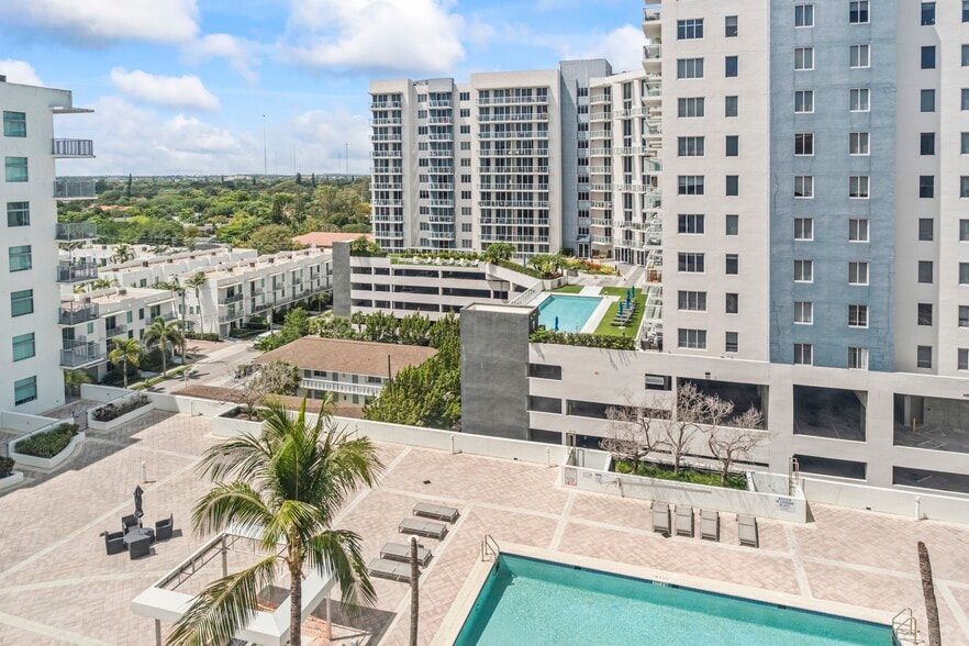 140 S Dixie Hwy, Hollywood, FL à vendre - Photo du bâtiment - Image 3 de 24