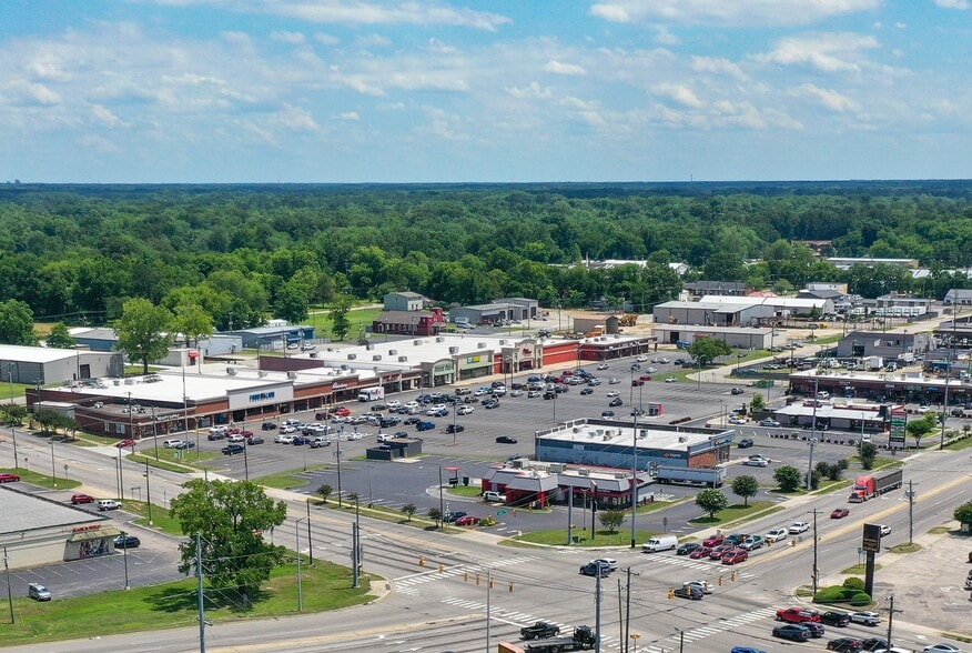 330-342 N Eastern Blvd, Fayetteville, NC for lease - Building Photo - Image 3 of 11