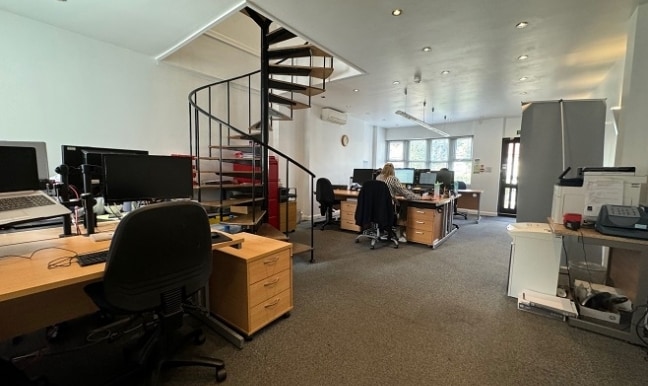 127 Station Rd, London for lease - Interior Photo - Image 3 of 33