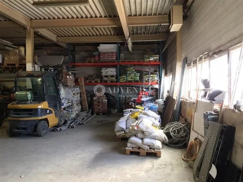 Flex in Noisy-le-Grand for lease - Interior Photo - Image 3 of 5