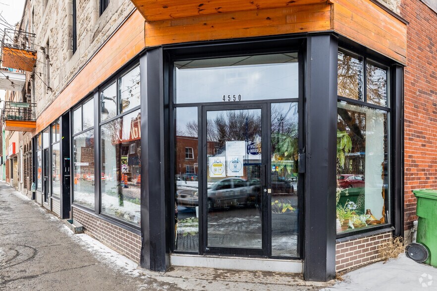 4550-4562 Rue Sainte-Catherine E, Montréal, QC à louer - Photo du bâtiment - Image 3 de 10