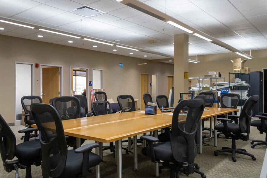 325 Campus Dr, Aurora, OH à louer - Photo intérieure - Image 2 de 11