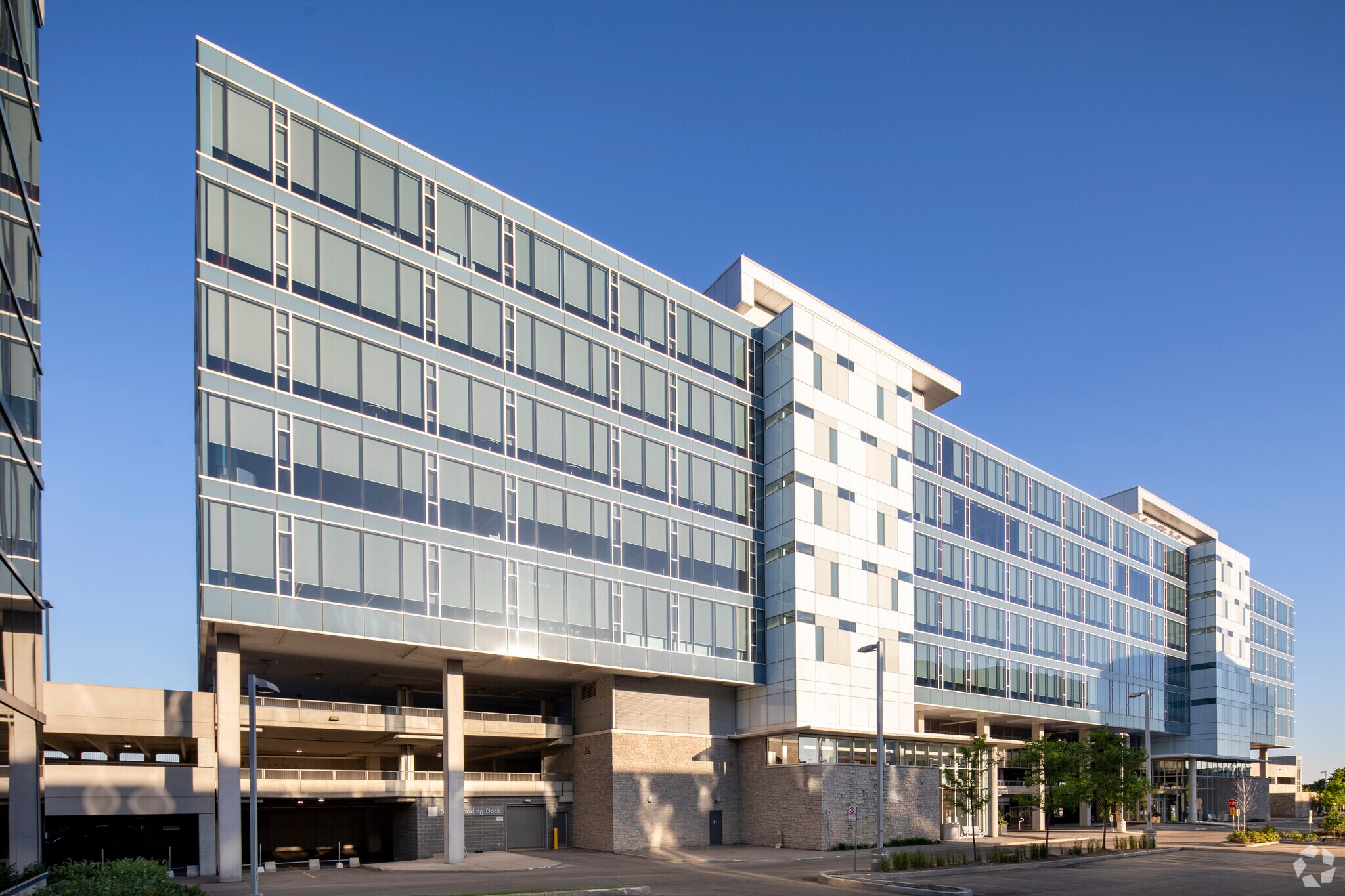 5550-5570 Explorer Dr, Mississauga, ON à louer Photo du bâtiment- Image 1 de 4