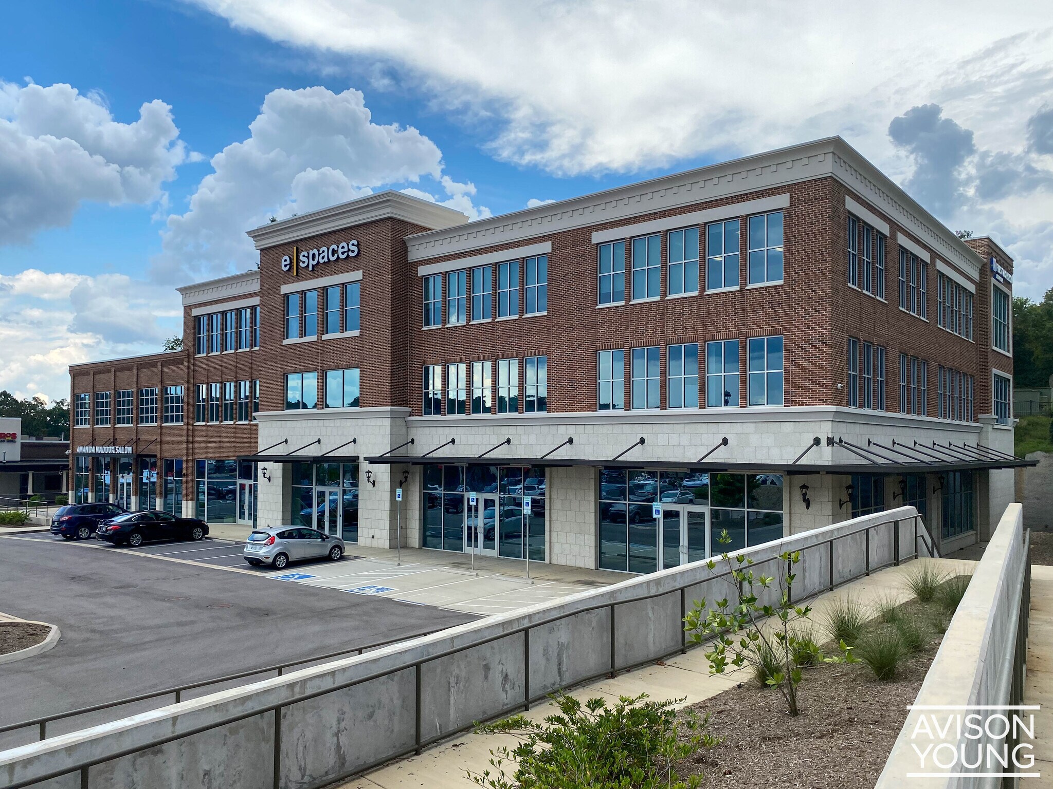 4320 Kingston Pike, Knoxville, TN à louer Photo du bâtiment- Image 1 de 24