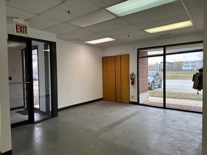 3350 W Salt Creek Ln, Arlington Heights, IL à louer - Photo intérieure - Image 2 de 6