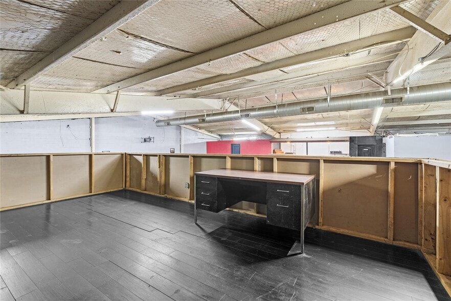 125 Burrell Dr, Dallas, TX for lease - Building Photo - Image 3 of 13