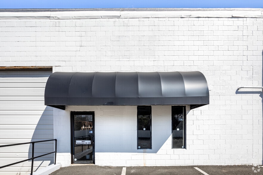 1330 Livingston Ave, North Brunswick, NJ for lease - Building Photo - Image 1 of 18