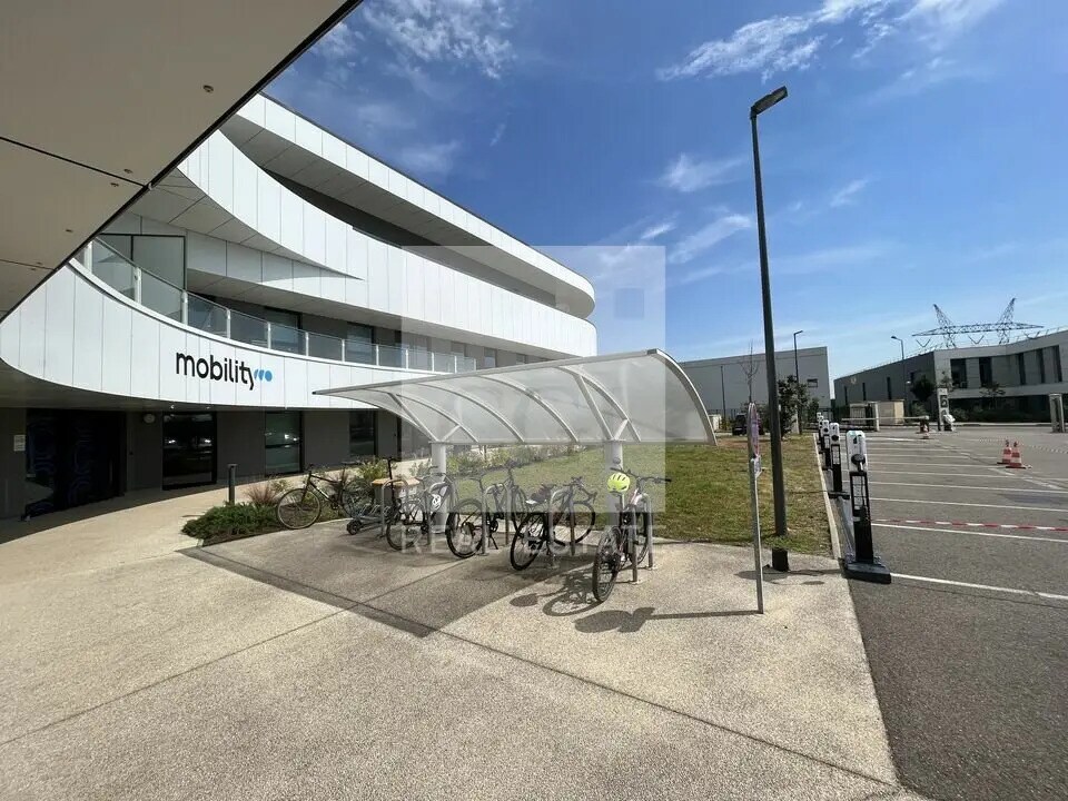 Office in Jonage for lease Building Photo- Image 1 of 11