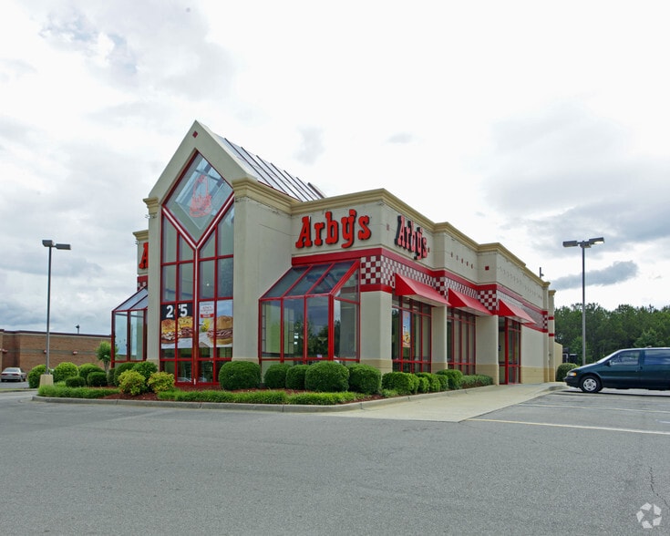 2033 Village Dr, Leeds, AL for sale - Primary Photo - Image 1 of 2