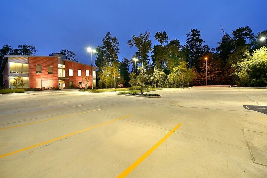 8350 Ashlane Way, The Woodlands, TX à louer - Photo du bâtiment - Image 3 de 21