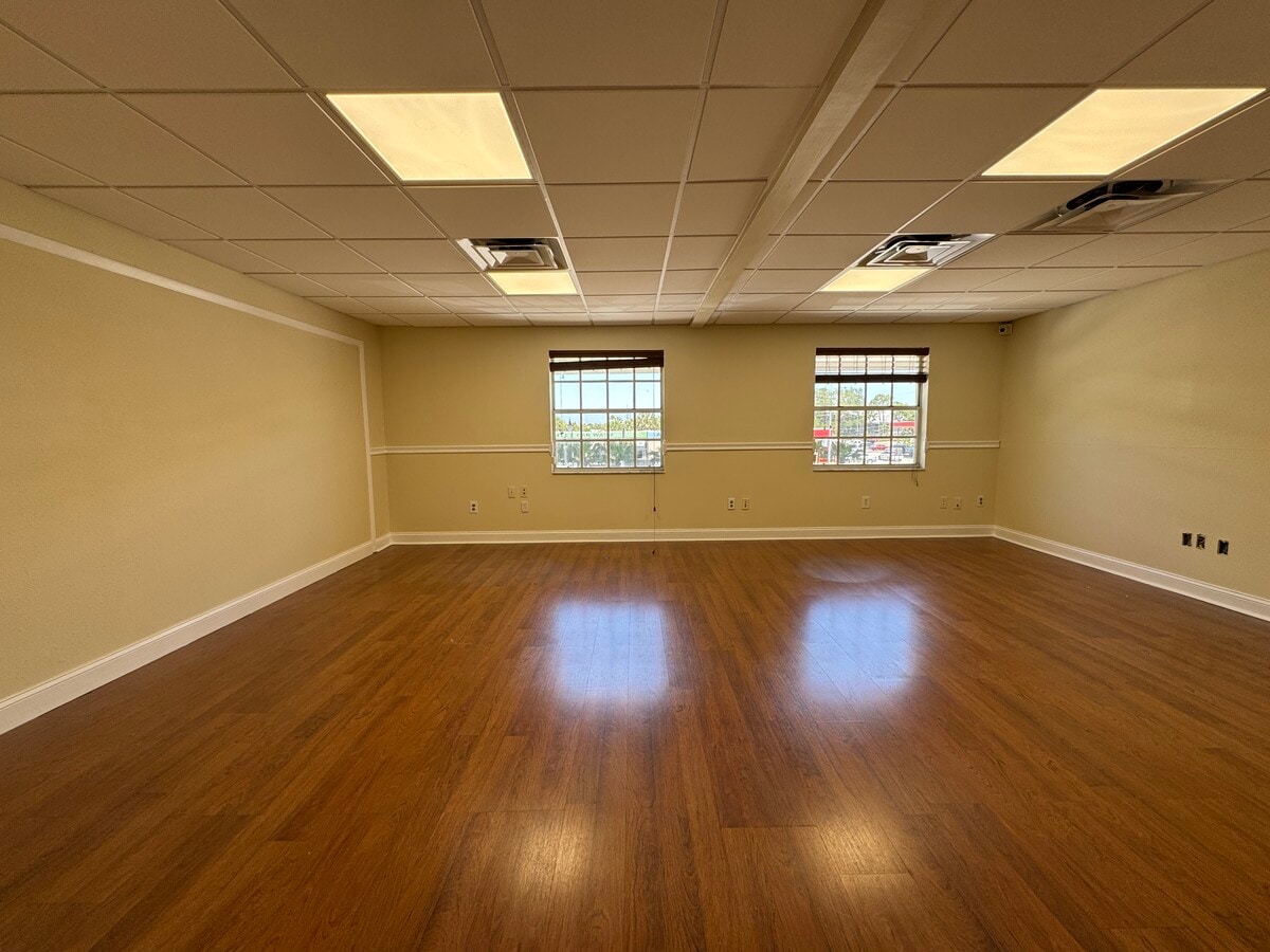 4868 W Gandy Blvd, Tampa, FL 33611 - Unit 4828 - - Interior Photo - Image 2 of 16