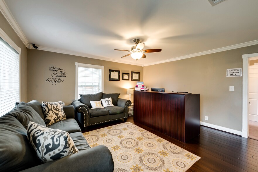 911 N Goliad St, Rockwall, TX for sale - Building Photo - Image 3 of 6