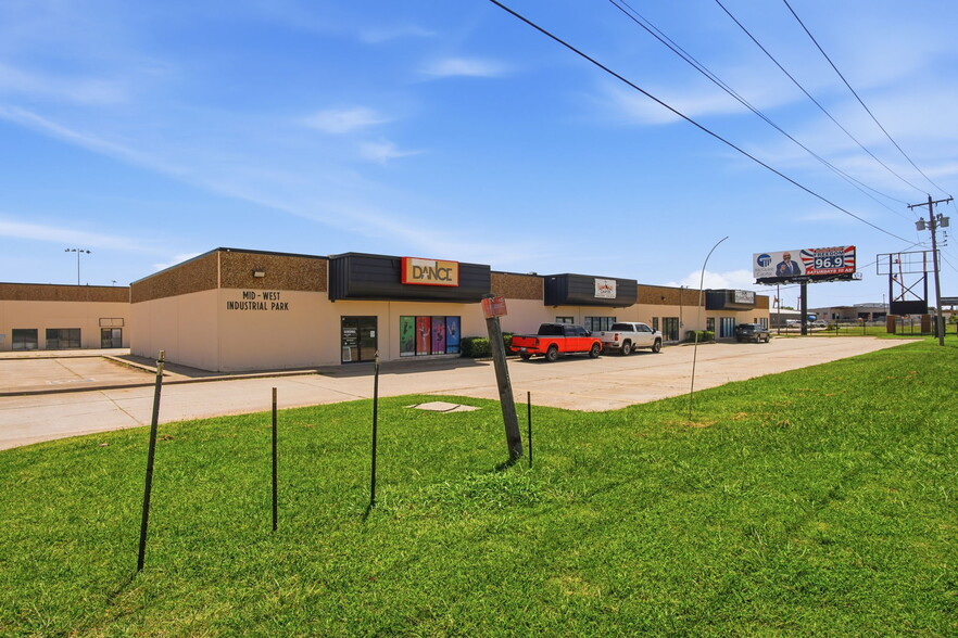 72,000SF MULTI-TENANT INDUSTRIAL portfolio of 3 properties for sale on LoopNet.ca - Building Photo - Image 1 of 27
