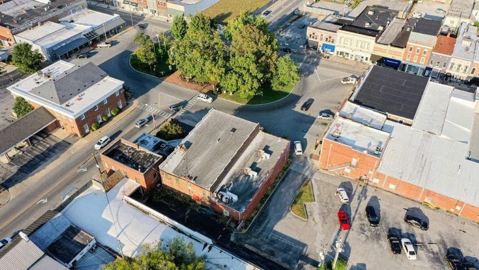 120 SW Park Sq, Russellville, KY for sale - Building Photo - Image 3 of 6