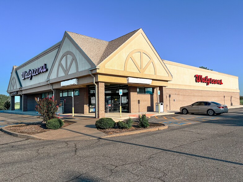 1201 NW 12th St, Oklahoma City, OK for lease - Building Photo - Image 1 of 8