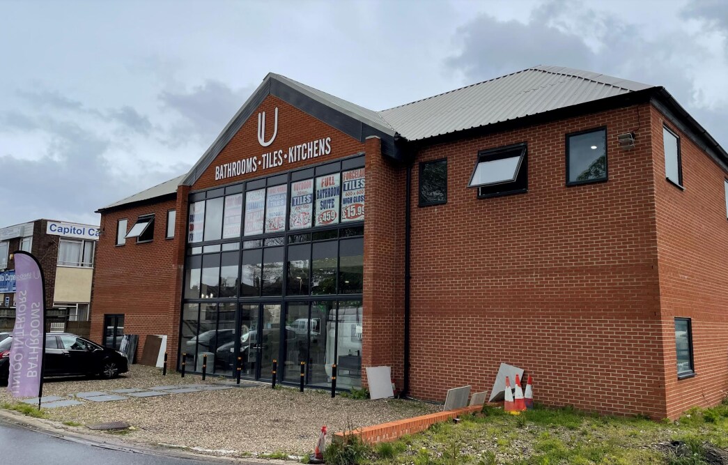 102 Beddington Ln, Croydon for sale Primary Photo- Image 1 of 3