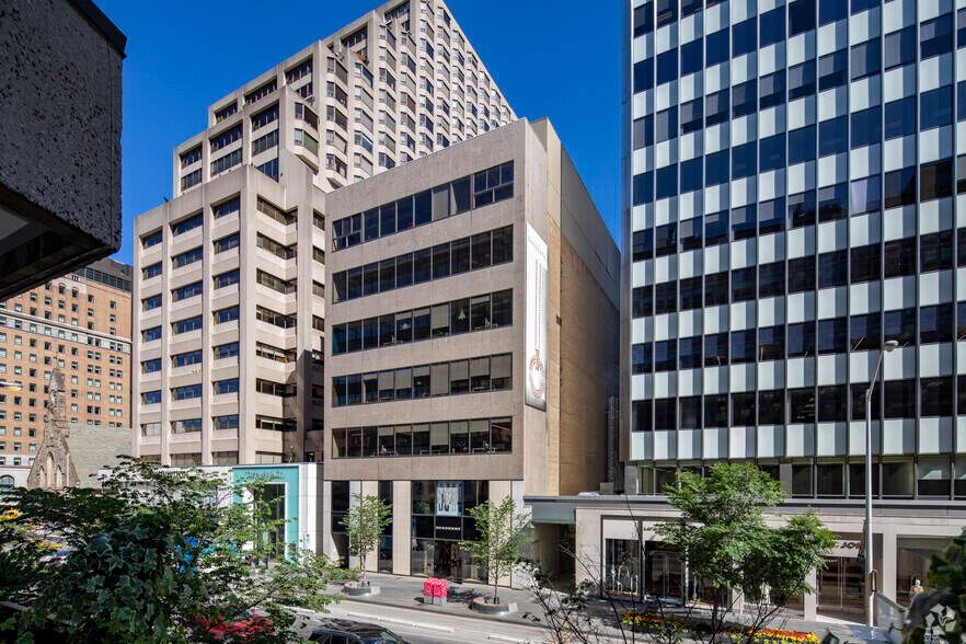 144-146 Bloor St W, Toronto, ON à louer - Photo du bâtiment - Image 2 de 6