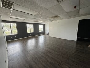 501 W Channel Islands Blvd, Port Hueneme, CA à louer Photo du bâtiment- Image 2 de 15