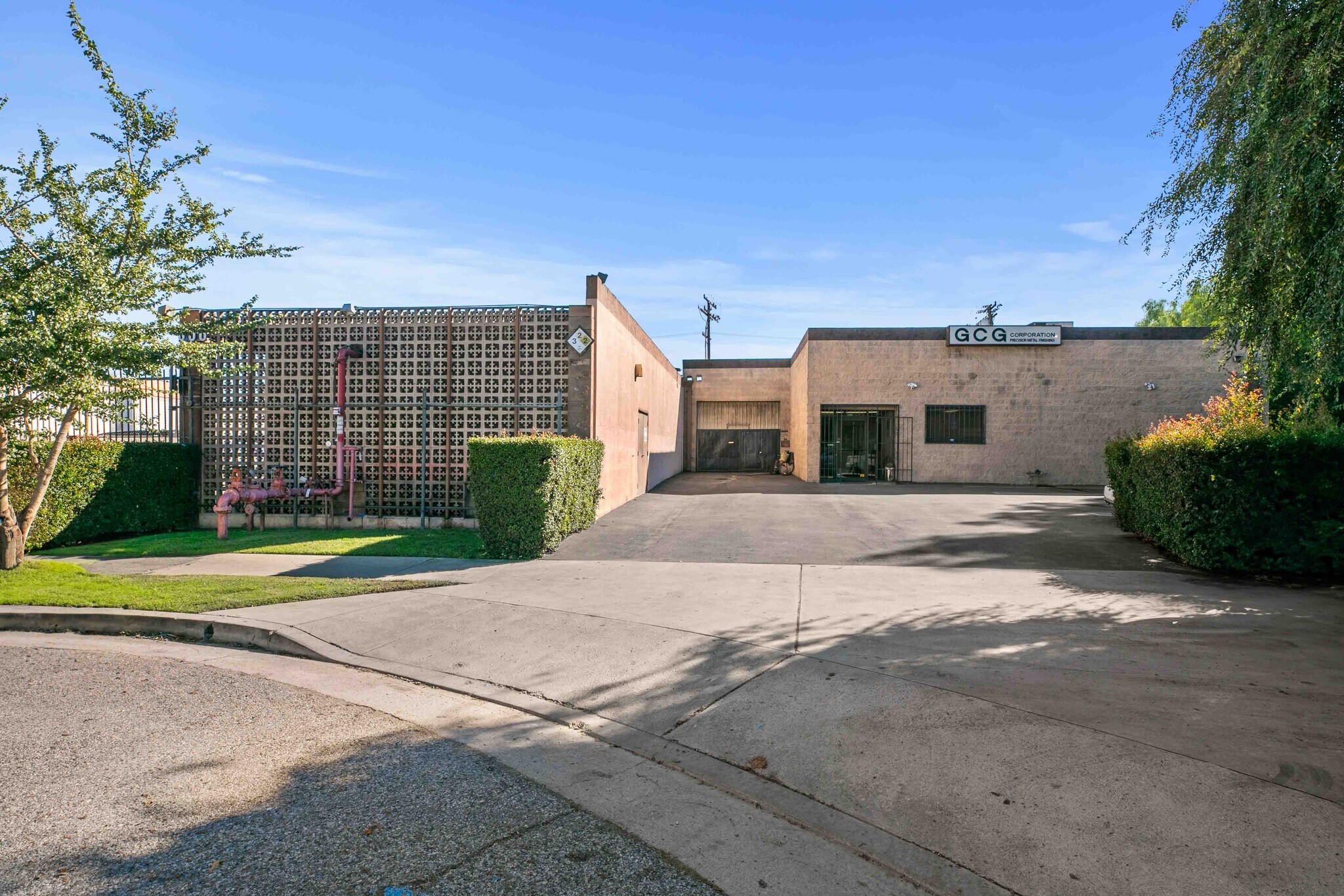 604–608 Ruberta Ave Industrial Portfolio portefeuille de 2 propriétés à vendre sur LoopNet.ca Photo du bâtiment- Image 1 de 41