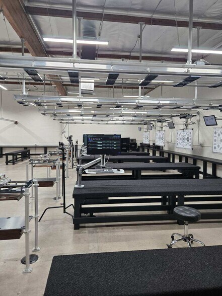 210 W Palm Ave, Burbank, CA à louer - Photo du bâtiment - Image 3 de 16