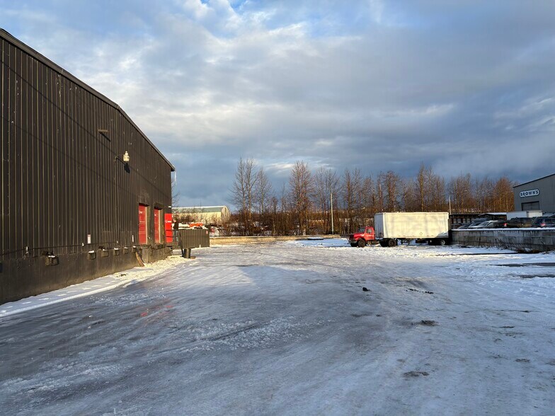 209 N Post Rd, Anchorage, AK à louer - Photo du bâtiment - Image 2 de 7