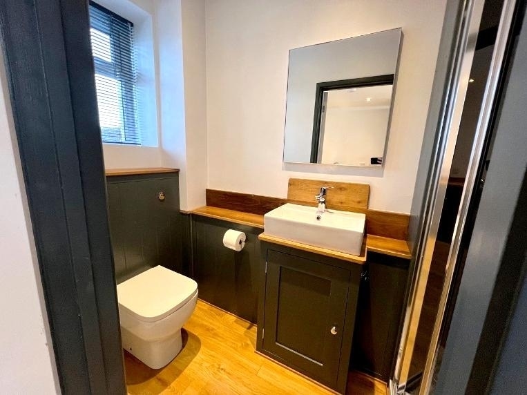 53 Fore St, Bovey Tracey for lease Interior Photo- Image 1 of 4