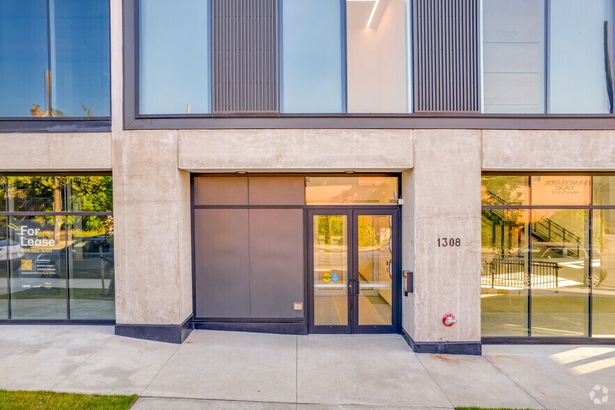 1308-1310 Adanac St, Vancouver, BC à louer - Photo du bâtiment - Image 3 de 6