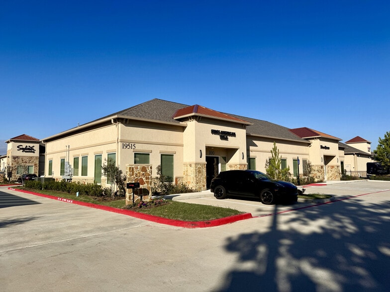 19539 Champion Forest Dr, Spring, TX à vendre - Photo du bâtiment - Image 3 de 10