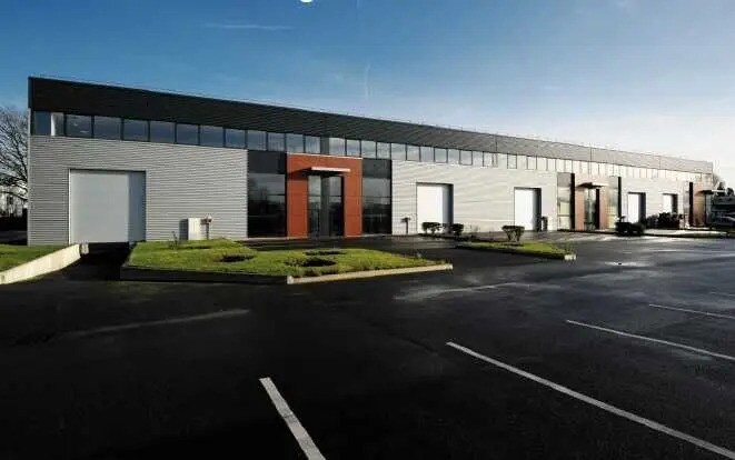 Industrial in Élancourt for lease - Building Photo - Image 3 of 4