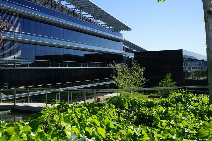 Avenida de la Industria, 22, Tres Cantos, Madrid à louer - Photo du bâtiment - Image 2 de 8