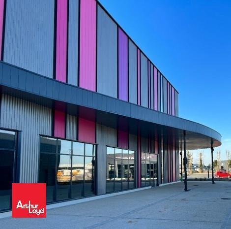 Office in Dreux for lease - Building Photo - Image 1 of 2