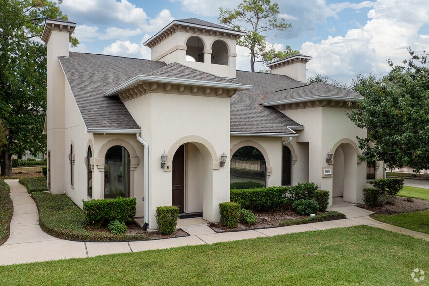 12820 Willow Centre Dr, Houston, TX for lease - Primary Photo - Image 1 of 21