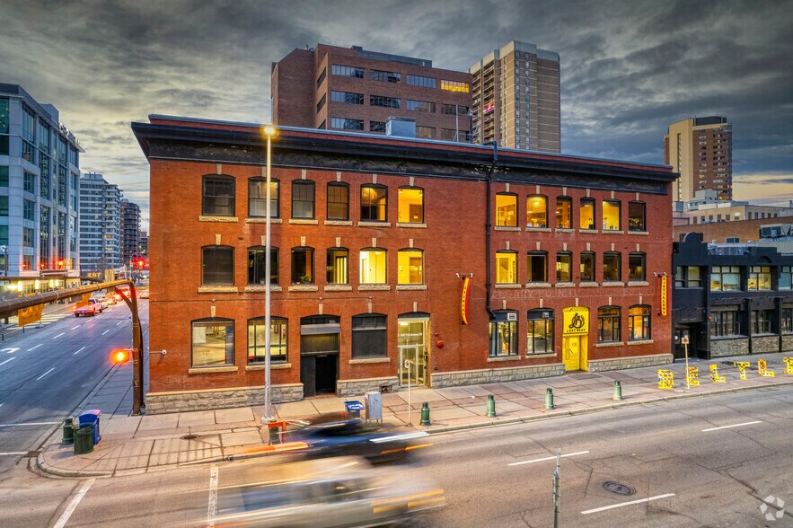 605 11 Ave SW, Calgary, AB à louer - Photo du bâtiment - Image 2 de 8
