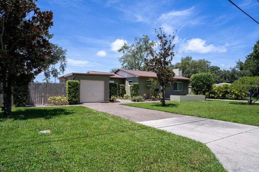 883 Southwind Ln, Largo, FL à vendre - Photo du bâtiment - Image 2 de 28