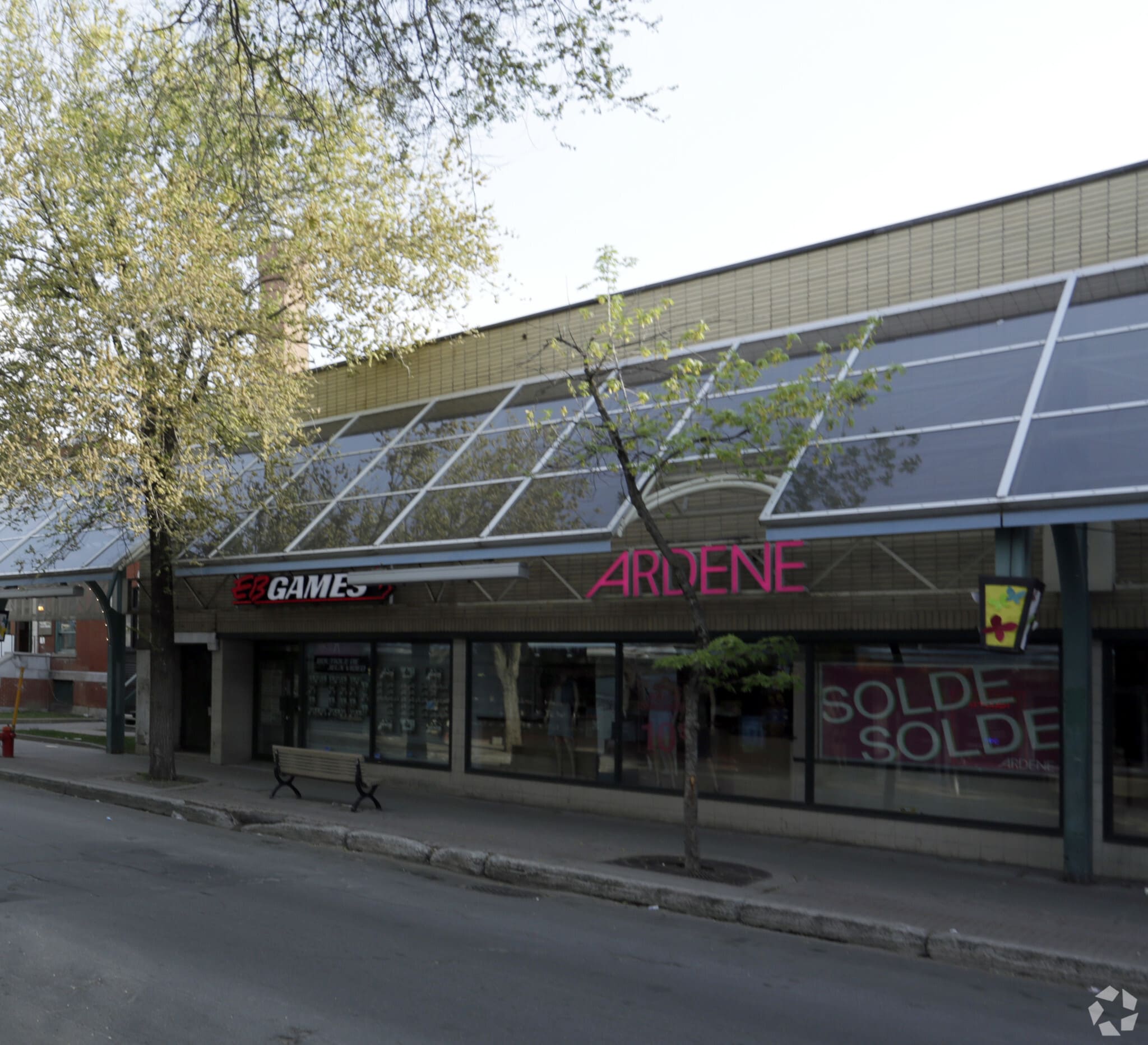7055-7057 Rue Saint-Hubert, Montréal, QC for lease Primary Photo- Image 1 of 4