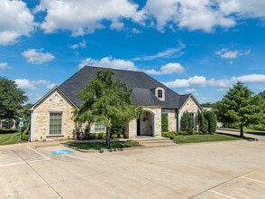 2367 Oak Alley, Tyler, TX for lease Interior Photo- Image 2 of 10