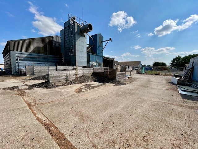 Hollow Way, Didcot for lease - Primary Photo - Image 1 of 7