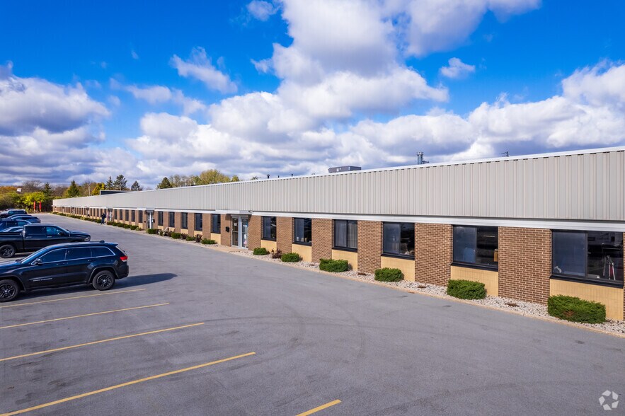 3725 N 126th St, Brookfield, WI for lease - Building Photo - Image 2 of 6