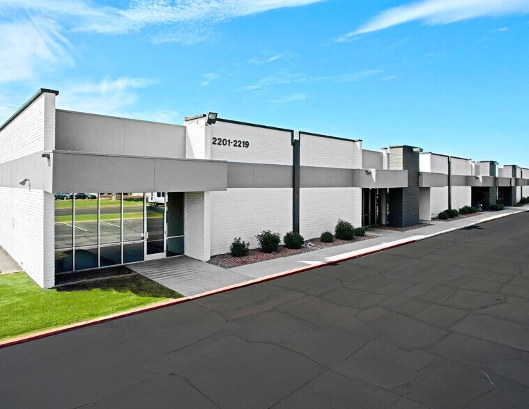 2201-2219 E University Dr, Phoenix, AZ for lease - Building Photo - Image 1 of 3