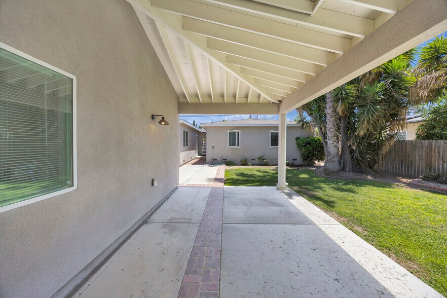 456 N Batavia St, Orange, CA à vendre - Photo du bâtiment - Image 3 de 37