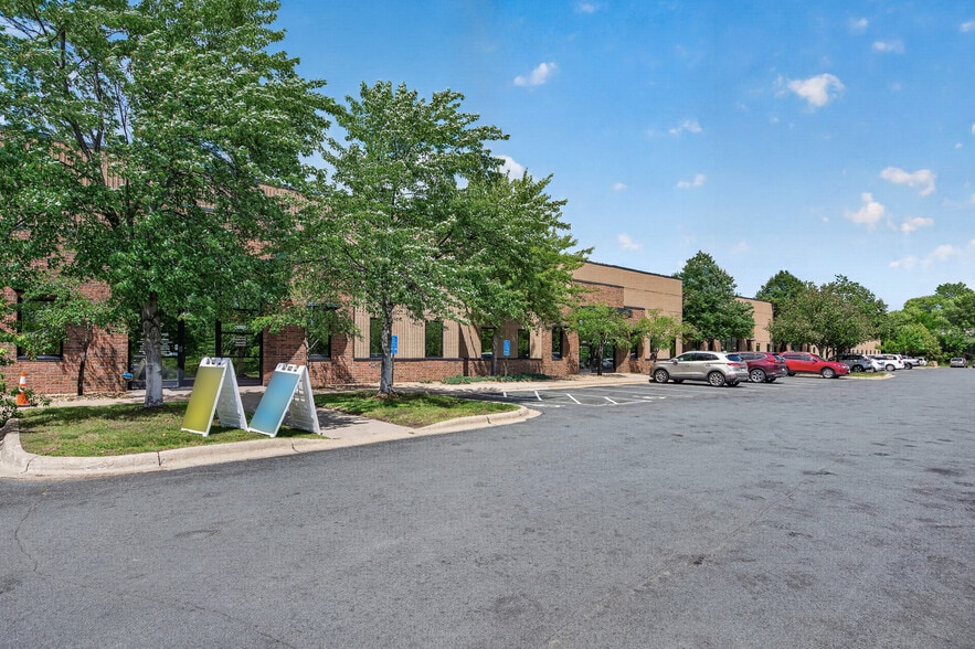 521-563 Phalen Blvd, Saint Paul, MN for lease - Building Photo - Image 3 of 41