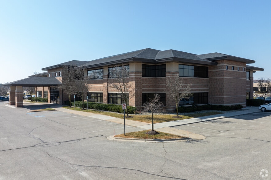 39475 Lewis Dr, Novi, MI for lease - Building Photo - Image 2 of 8
