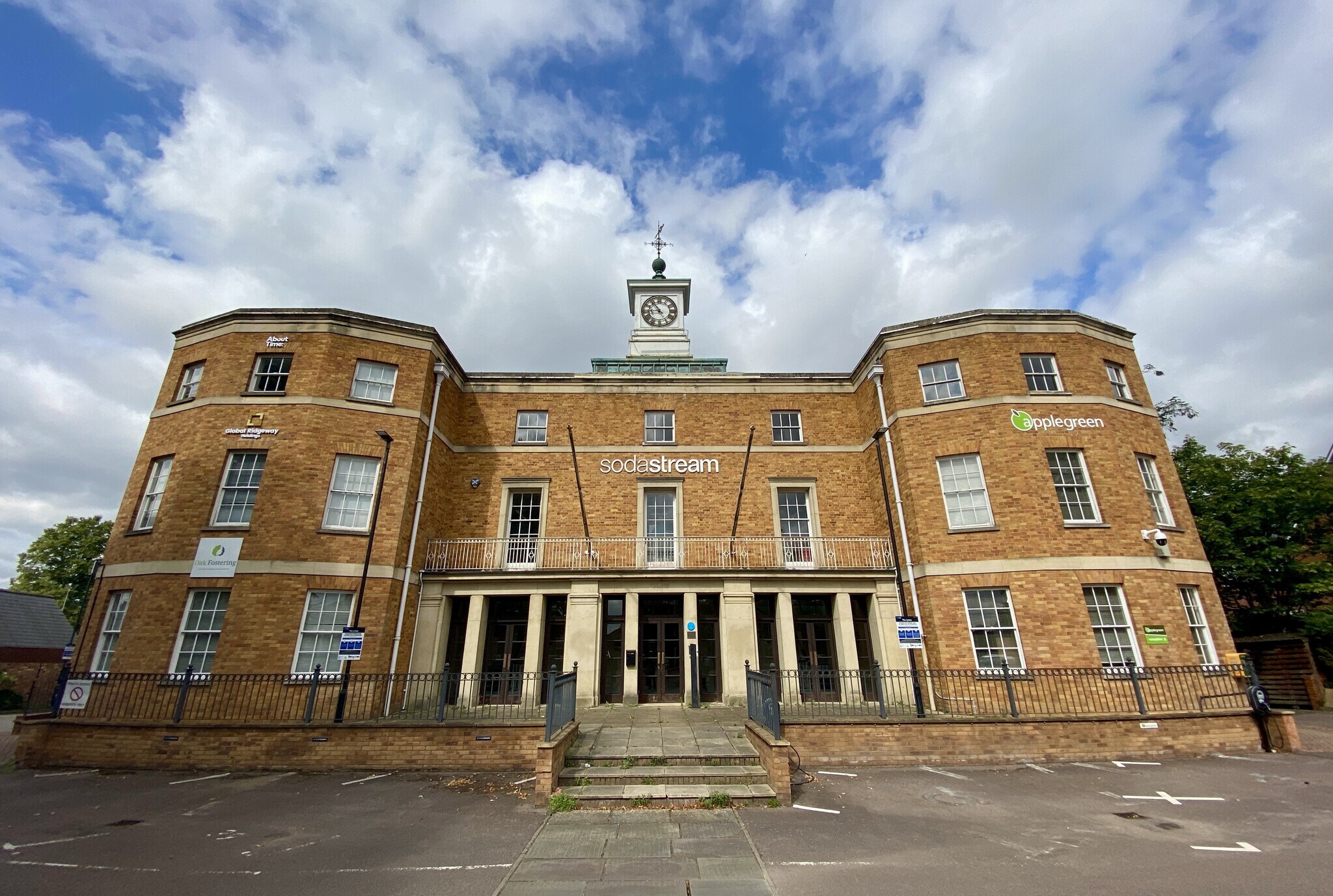 The Limes, Bedford for lease Building Photo- Image 1 of 2